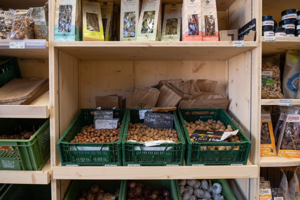 Agencements en bois modulable pour les rayons d'un magasin bio