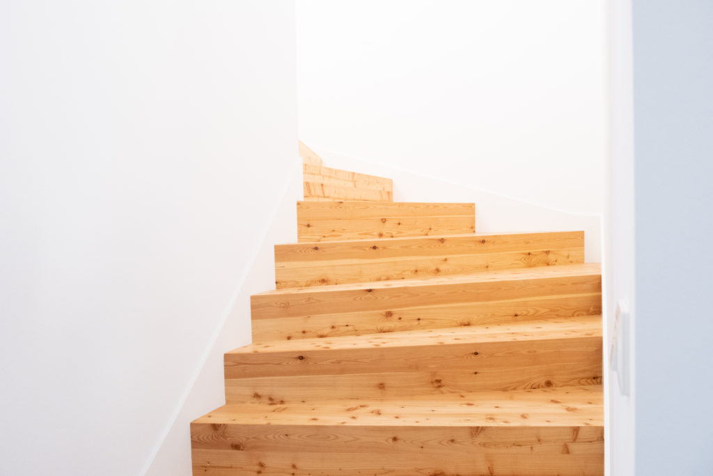 escalier intérieur deux quart tournant épuré