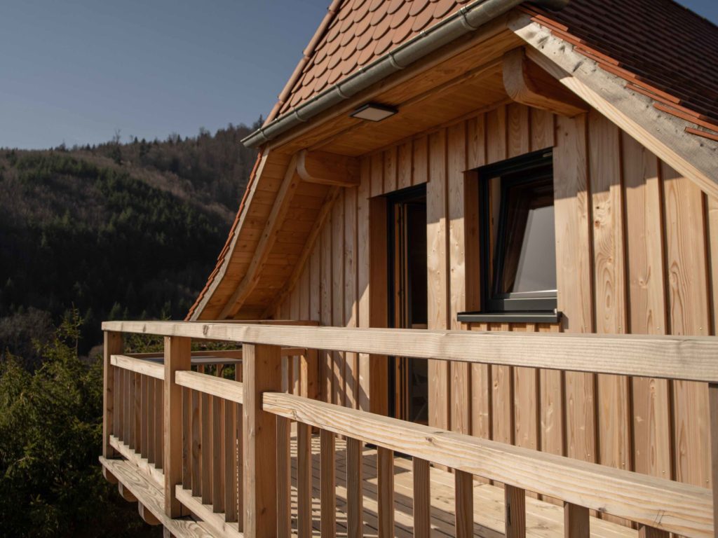 balcon et bardage en bois